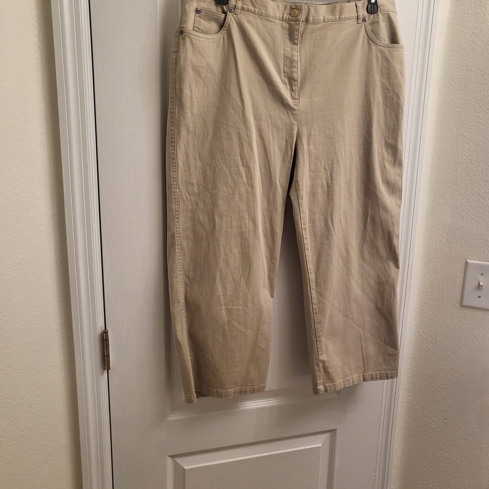 JM Collection Beige/Khaki Crop Pants Size 16 Pre-owned.